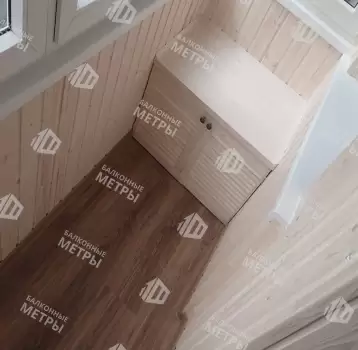 Остекление и отделка балкона деревянной вагонкой