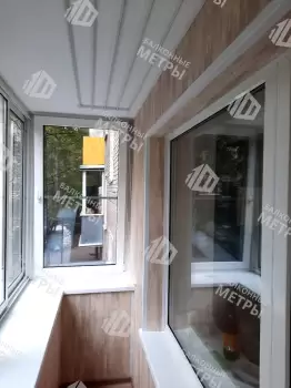 Холодное остекление и отделка П-образного балкона Холодное остекление и отделка П-образного балкона