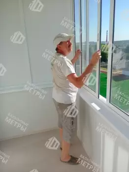 Остекление балкона и отделка стен Остекление балкона и отделка стен